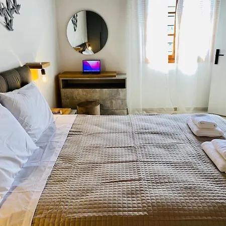 Charming House 8 Minutes Walk From Almyrida אלמירידה