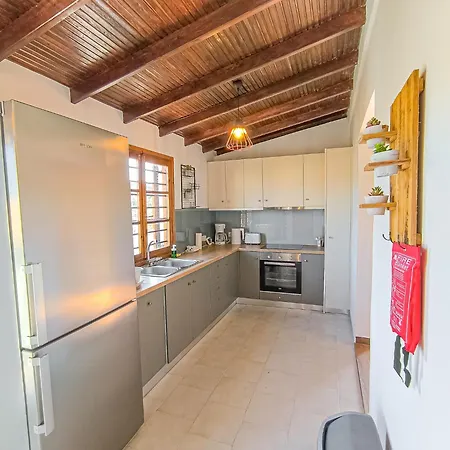 Charming House 8 Minutes Walk From Almyrida * אלמירידה