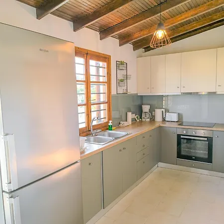 Charming House 8 Minutes Walk From Almyrida